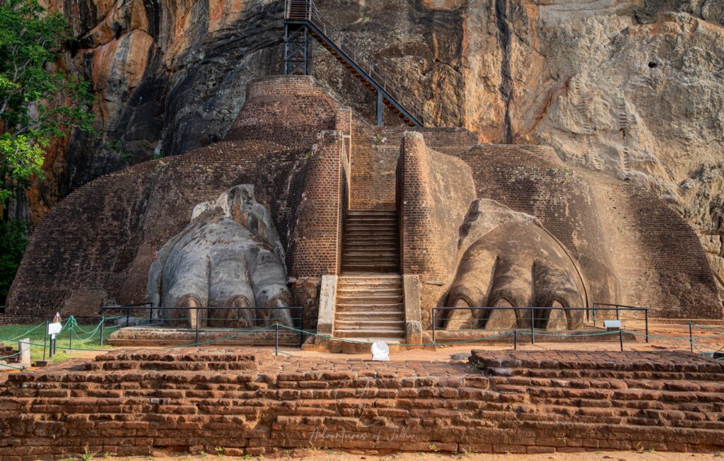 lion leg sigiriya